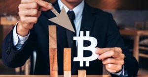 Цена Bitcoin достигла минимума за последние 2 месяца — названы причины