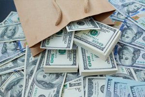 В Украину хотели незаконно ввезти крупную партию долларов