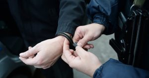 Бизнес «под ключ»: в Киеве задержали вооруженного интернет-мошенника