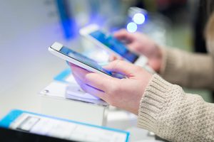 Стало известно, сколько украинцы потратили на телефоны, планшеты и ноутбуки за год