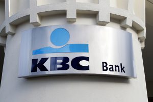 Почти 70 отделений европейского банка будут работать без сотрудников