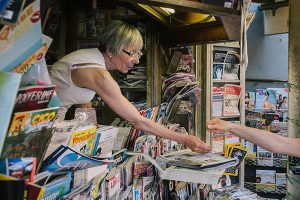 В одной из стран криптовалюты теперь продают в газетных киосках