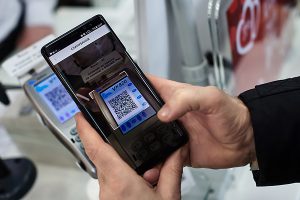 Украинская сеть заправок начала принимать платежи по QR-коду