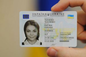 Украинцы больше не смогут получить паспорт в виде книжки