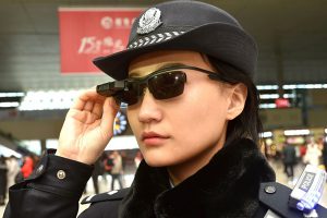 В Китае полиция тестирует смарт-очки для распознавания лиц