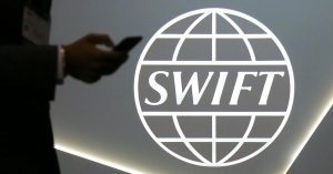 Российские банки могут отключить от SWIFT