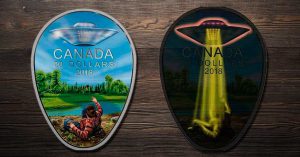 В память об НЛО: представлена монета, светящаяся в темноте