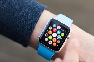 В Apple Watch добавят три новых функции. Среди них биометрия