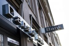 Крупный банк запрещает криптовалютные транзакции