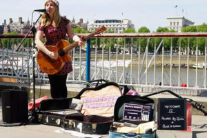 Уличные музыканты будут принимать к оплате карты