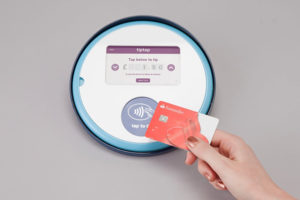 Нет наличных — не отговорка: уличные музыканты смогут принимать карты