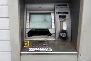 В Харькове неизвестные взорвали и ограбили банкомат (фото)