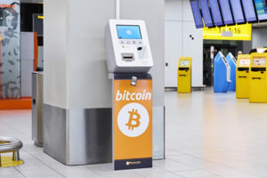 В аэропорту установили криптоматы чтобы туристы не увозили местную валюту с собой