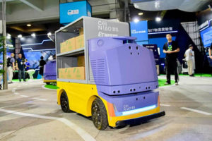 Робот-курьер сможет узнавать покупателей по фото