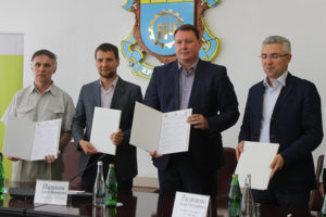 Транспорт без наличных: еще в одном городе Украины запустят оплату проезда картой