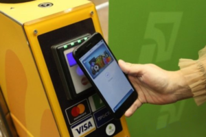 Прощайте, жетоны: в метро Киева 70% поездок оплачивают картами