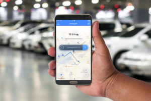 Смартфон упростит оплату парковки еще в одном городе Украины