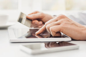 Стало известно, сколько денег высылают трудовые мигранты на родину