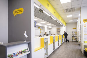 Уже этим летом в отделениях Укрпошты начнут принимать к оплате карты