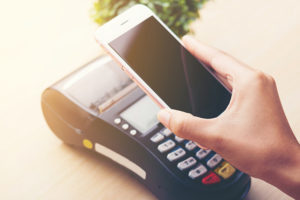 Еще один украинский банк запустил Apple Pay