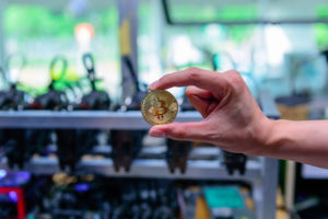 Вирусы-майнеры атаковали треть британских компаний — опрос