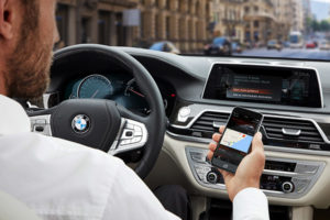 Голосовой помощник в автомобиле: BMW интегрировал Alexa