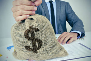 Доходы состоятельных украинцев будут контролировать еще строже