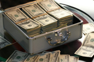 Нацбанк зафиксировал ряд подозрительных сделок на огромные суммы