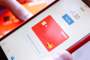 Еще один мобильный банк близится к достижению 1 млн клиентов