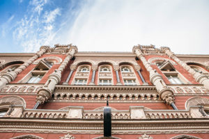 Украинцев предупредили о распространении фальшивых банкнот