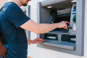 Хакеры готовят масштабную атаку на банкоматы по всему миру