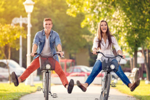 Квартира, холодильник, диван: что украинцы готовы покупать онлайн