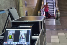 Угроза терроризма: пассажиров метро будут проверять с помощью сканера