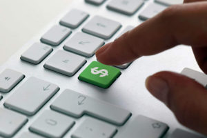 Стало известно, в какую страну украинцы переводят больше всего денег