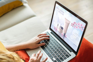 Нова Пошта рассказала, что украинцы заказывают в интернет-магазинах