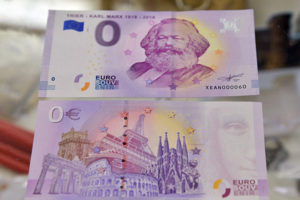 Туристы в Германии скупают банкноты номиналом ноль евро