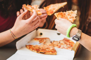 В Японии появился первый торговый автомат, который сам готовит пиццу