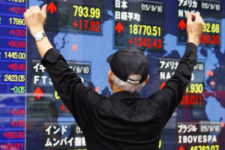 Японский фондовый рынок стал вторым по величине в мире