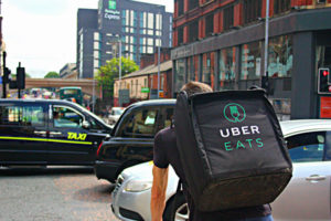 Uber изменил тарифы на доставку еды