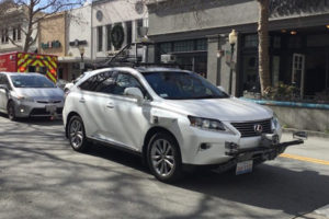 Беспилотный автомобиль Apple впервые попал в ДТП