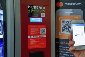 Украинцы смогут использовать QR-код для оплаты мелких покупок