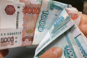 Валютная паника в РФ: люди массово забирают вклады из банков