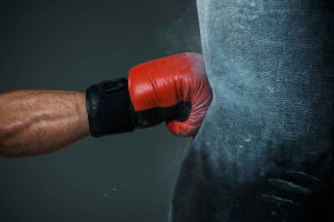 Известного боксера оштрафовали за рекламу мошеннического ICO