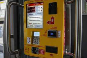 Билетные автоматы в транспорте Польши перешли на украинский