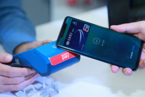 Фінтех Curve допоможе Huawei запустити функцію мобільних платежів
