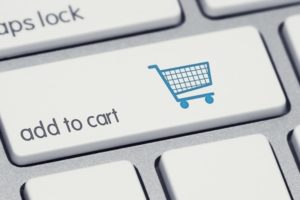 Покупки украинцев за рубежом выросли вдвое: назван средний чек