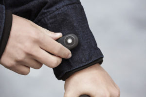 Смарт-куртка от Google не даст владельцу потерять свой смартфон