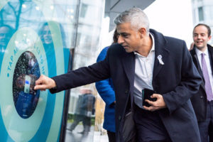 В Лондоне установили десятки терминалов для безналичных пожертвований