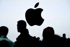 Apple подает в суд на стартап, который создает копии IOS