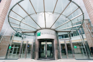 Ведущий банк Европы потерял миллионы из-за неудачных сделок